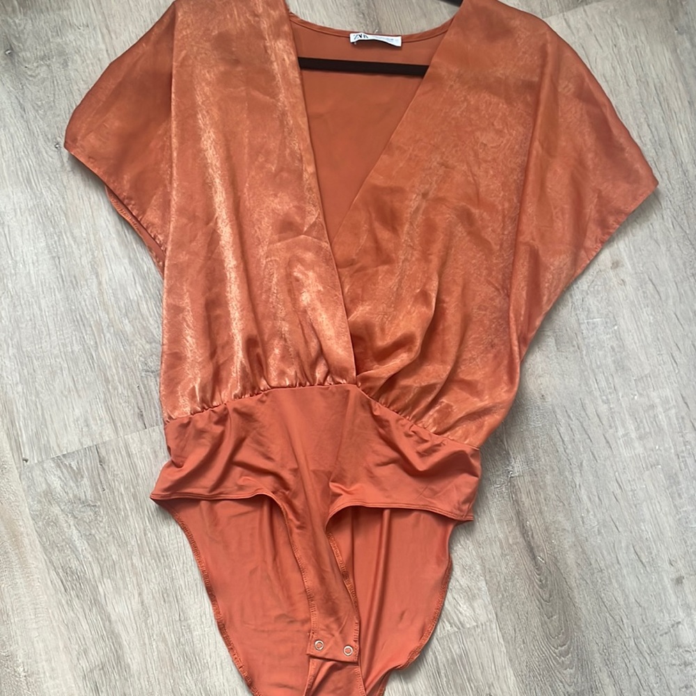 Zara V Neck Body Suit - L
